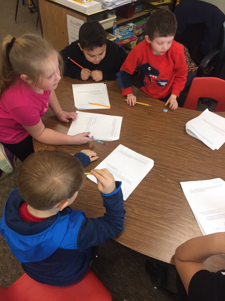 JennyTinelli's tweet photo. Math review day! The students taught the lesson! 🍎📝#inspiresuccesstogether #3rdgrade https://t.co/2L9iX03AGR