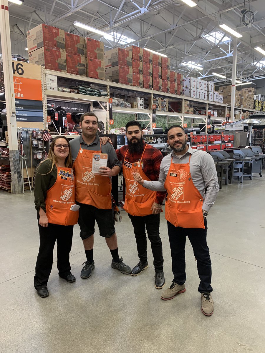 Crippen1026's tweet photo. SANTIAGO FH In Rancho Mirage recognizing associate Trent for driving leads throughout the store. Trent works in d21/22 but drives HBAC leads. Just awesome! Thank you Trent ! https://t.co/6GKqBd68UO