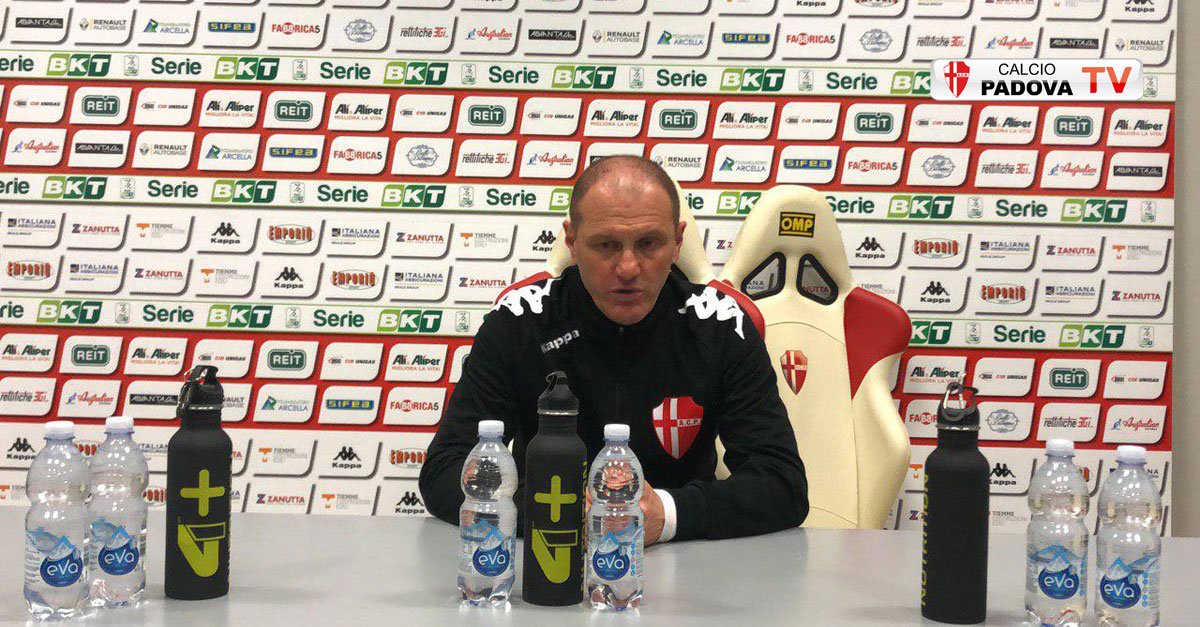 PadovaCalcio's tweet photo. Sala Stampa #PadBre Bisoli: “C’è da essere parzialmente contenti. Sono annate in cui per ritrovare fiducia servono prestazioni come queste. Giocare da ultimi non è facile perché sai che al primo errore ti puniscono. La nostra gara vera arriva sabato”
https://t.co/eSLp8zugf7 https://t.co/Gf2s72XNeY