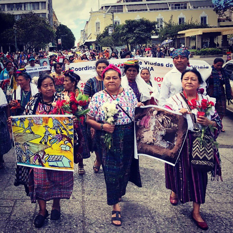 ¡Nosotras no queremos venganza, queremos justicia!

@RigobertMenchu 
@RosalinaTuyuc 
#OtiliaLux

#NoalaAmnistía #NoMásViolencia #SiALaPaz #Guatemala #Guate