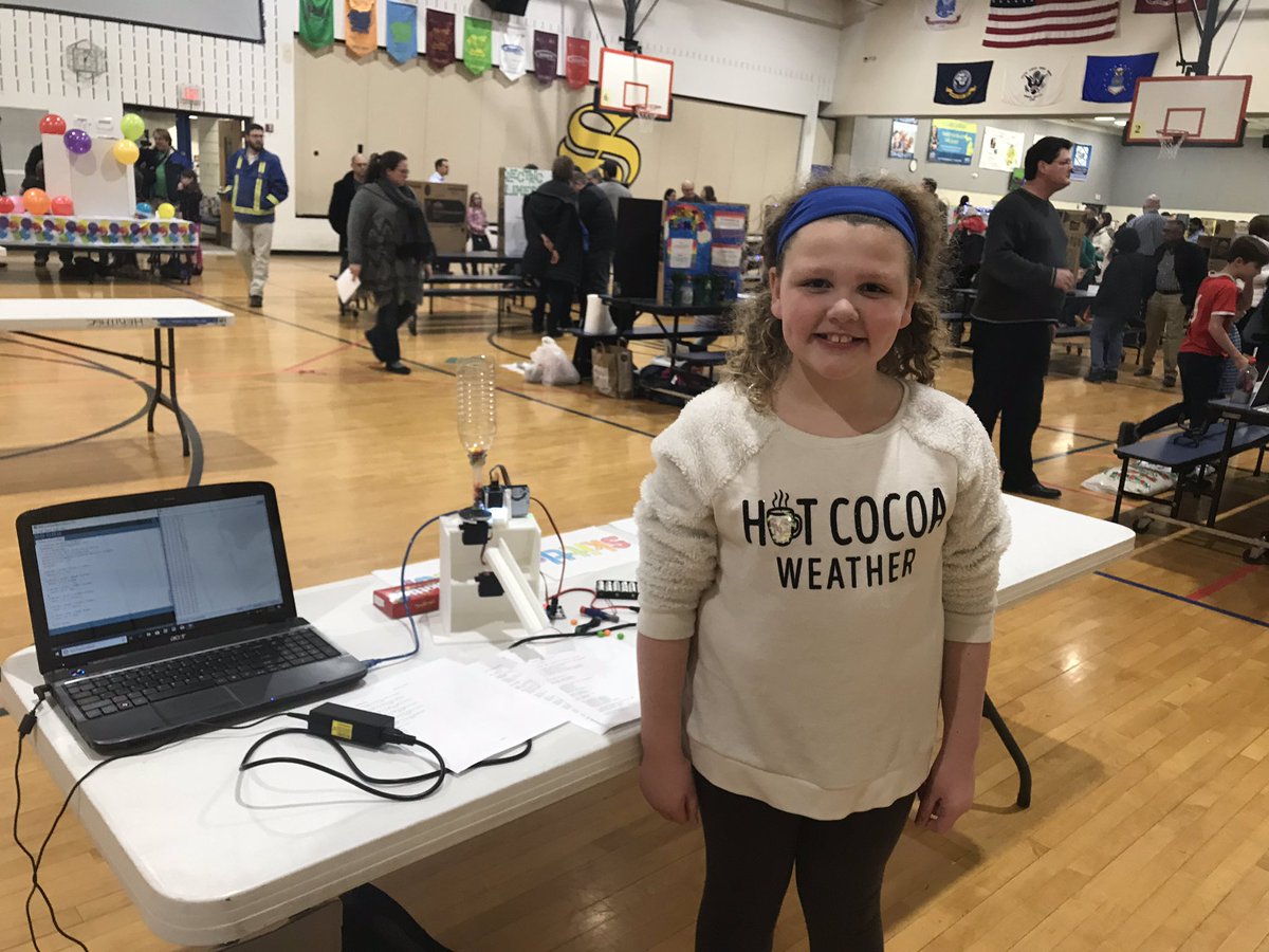 CloudUpdate17's tweet photo. Learning so much at the Science Fair! #MotivatedandSelfDirected #SASCompass #HeritageLearn https://t.co/iVFoy8zx85