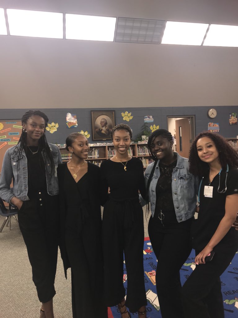 Queensofkf's tweet photo. Queens of KF had the honor to be with the Queens of Mcdougle this evening! They are so phenomenal, we had a blast! Hope to visit you girls soon! You Queens rock ππ#Queens #queensofkf #Mcdouglequeens #KISD #queenssupportqueens π https://t.co/WcO97gZbuI