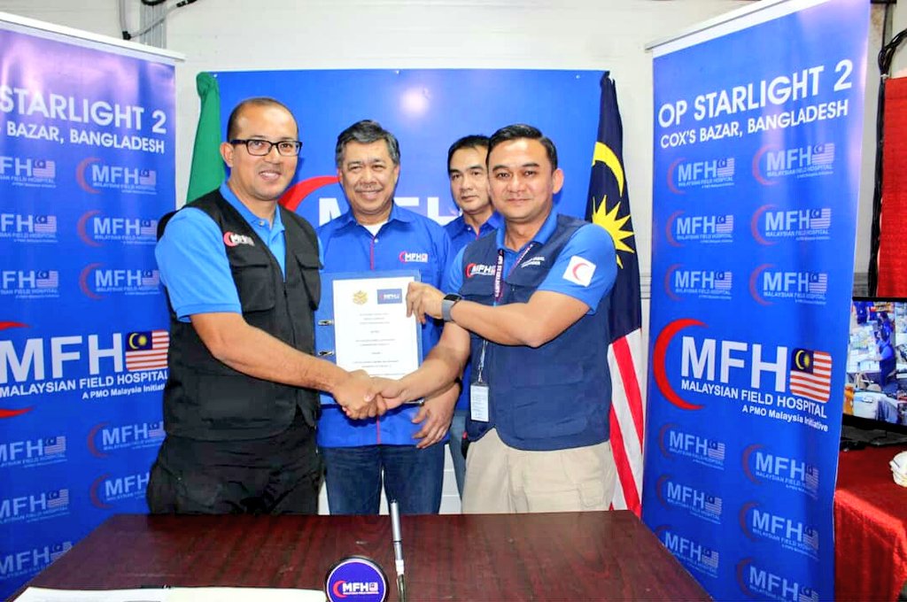 drzakimm's tweet photo. Lawatan YBhg Panglima Angkatan Bersama yg diiringi oleh AKS J9 bgi menyaksikan serah menyerah tugas Komander Hospital Medan Malaysia dan penugasan Op Starlight di Cox's Bazar, Bangladesh.
#BerjuangBersama
#OpStarlight π²πΎ
#PKAT https://t.co/VbNoTrNtRm