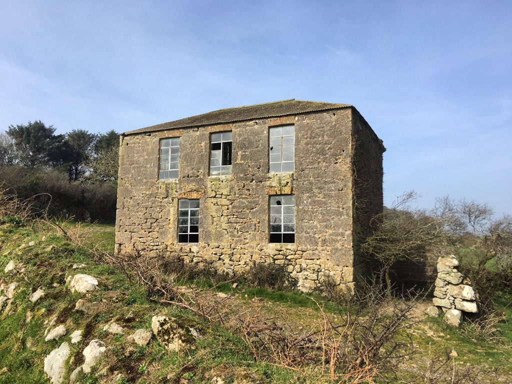 GrumblaL's tweet photo. Housegoals..

#derelict #derelictfarmhouse #abandoned #housegoals #abandonedhouse #abandonedplaces #farmhouse #derelicthouse #home #architecture #design #derelictmansion #abandonedworld #lostplaces #decay #realestate #explore https://t.co/1Te0Q4xnEn