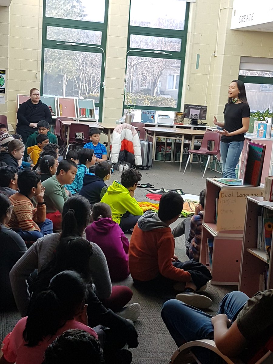 susanstonemav's tweet image. Thanks to Alexandria Bipatnath for visiting @MiddleburyPS today. The students and staff were engaged and are wanting to learn more. Miigwetch #LearningNewLanguages #HeartToHeartHug #ragaliaNOTcostume