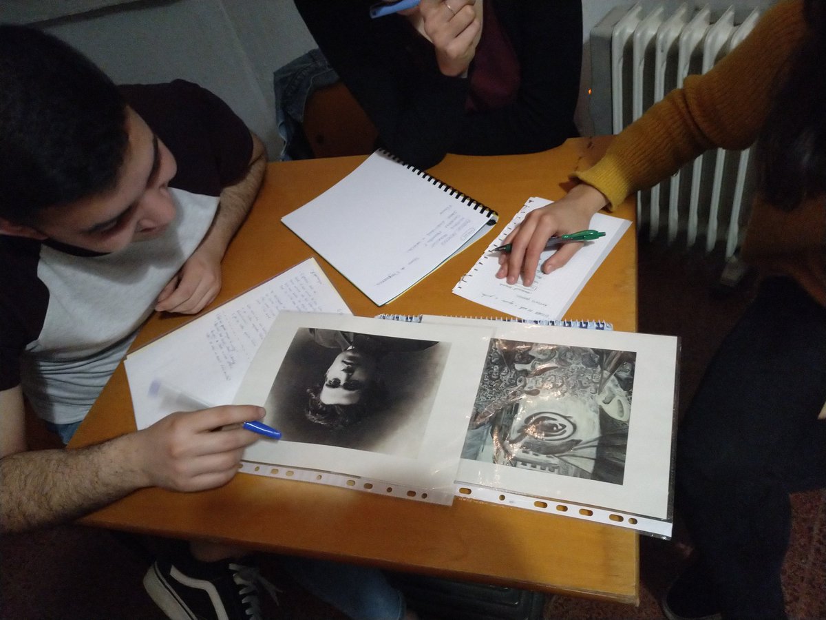 LMadrasseta's tweet photo. A #intercomprensió entre llengües romàniques estan descobrint Gramsci en italià. #escolapopular #sabadell https://t.co/ynt9TXIXr6