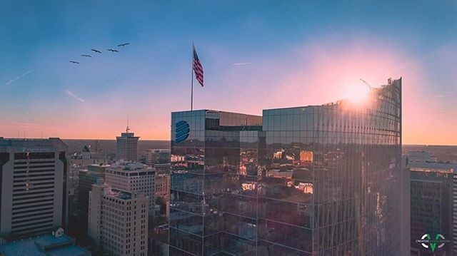 Sunrise this morning at @dominionenergy.
.
.
.
#rva #richmond #virginia #visitvirginia #visitrichmond #loveva #explorerva #richmondgrid #rvax #nbc12andme #virginiacities #onlyinvirginia #sunrise #cityscape #droneoftheday #dronephotography #dronestagram #… ift.tt/2NvMcf5