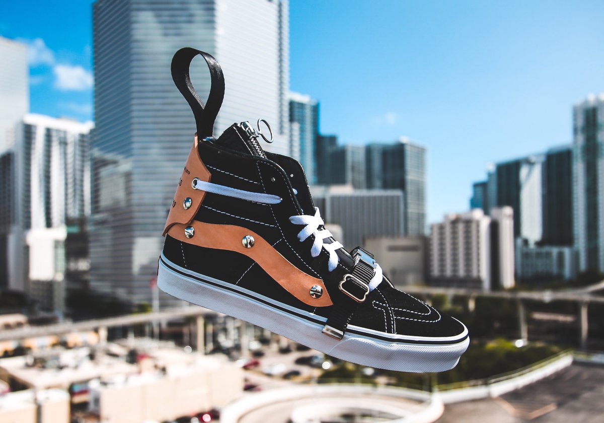 PlusGivens's tweet photo. THERESNO CITY MORE BEAUTIFUL THAN MIAMI/SOFLO ✨🗺 Love To Those Who Got 1 Of The First 10 Pairs 🖤 [PBTS-SK8] THISTHURSDAY 11:11AM +++ https://t.co/YAdN7K5gpc +++ https://t.co/GzFaOVPHw5