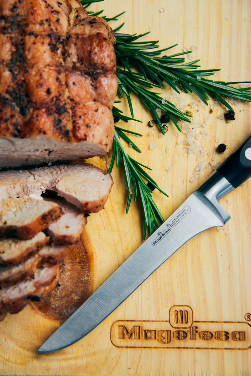 A la hora de picar la #carne y separarla del hueso, el mejor aliado es un #cuchillo deshuesador.