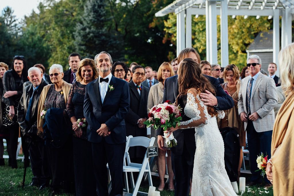 OneofaKindEvent's tweet image. Coordinator Tip:  If greeting and thanking all of your guests is important to you and your partner, consider dismissing guests by row after the ceremony.  You get a few quality moments with everyone and can show your love before the party begins! 📷 : Jamie Vester Photography