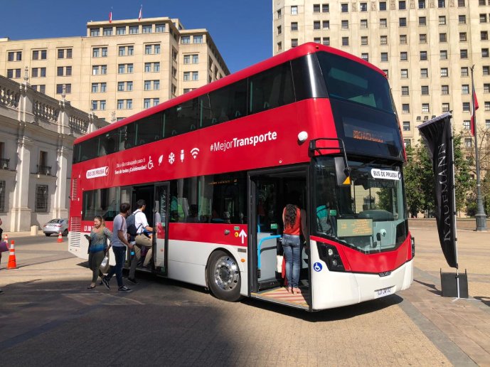 Transantiago's tweet photo. 🚌El bus ecológico🌿de dos pisos a partir del 01 de marzo formará parte del recorrido I09, conectado el sector de Rinconada de #Maipú con la estación de @metrodesantiago Unión Latinoamericana en la comuna de #Santiago🙂 

#MejorTransporte https://t.co/FbwF20cave