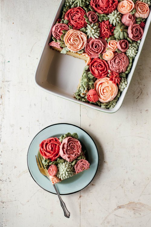 RiversetApts's tweet photo. When it comes to artistry, well-made and carefully decorated desserts definitely count. Do you have a recipe that turns out more beautifully than this rosewater cake with hand-piped buttercream flowers? https://t.co/ViIrtV9yBR https://t.co/dKL5IL7Q1w