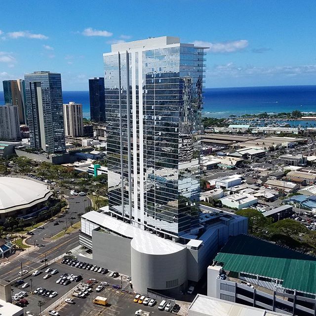 urbanoahu's tweet photo. Which movie: Predator or Transformers? The mirrored glass of the Symphony condo in Kakaako makes it look like you can see right through it. https://t.co/IDVijQzhND