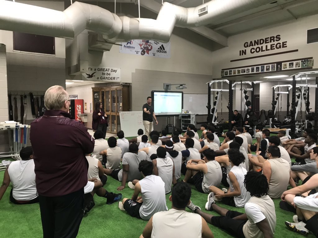ClintStoerner's tweet photo. Thank you Coach Finn & Staff for the opportunity to speak to the current @baytownleefb athletes. Best of luck this off season & let me know if there’s anything I can do moving forward to help! #SimpleThingsDoneSavagelyWell #BeCoachable #EverydayMan #SenseOfUrgency #OffTheXBox https://t.co/JpNhSpVWru