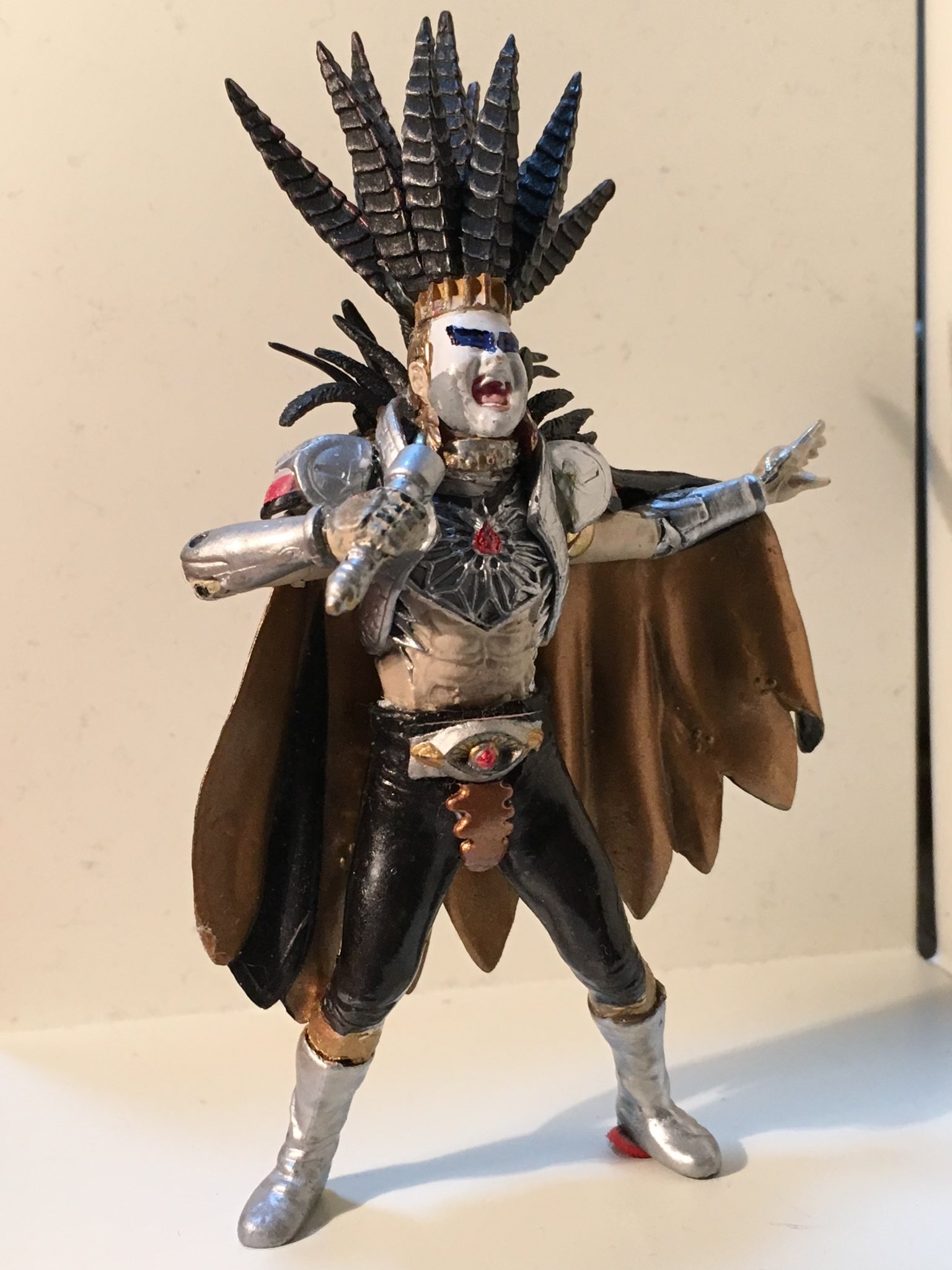 聖飢魔II デーモン小暮閣下フィギュア像