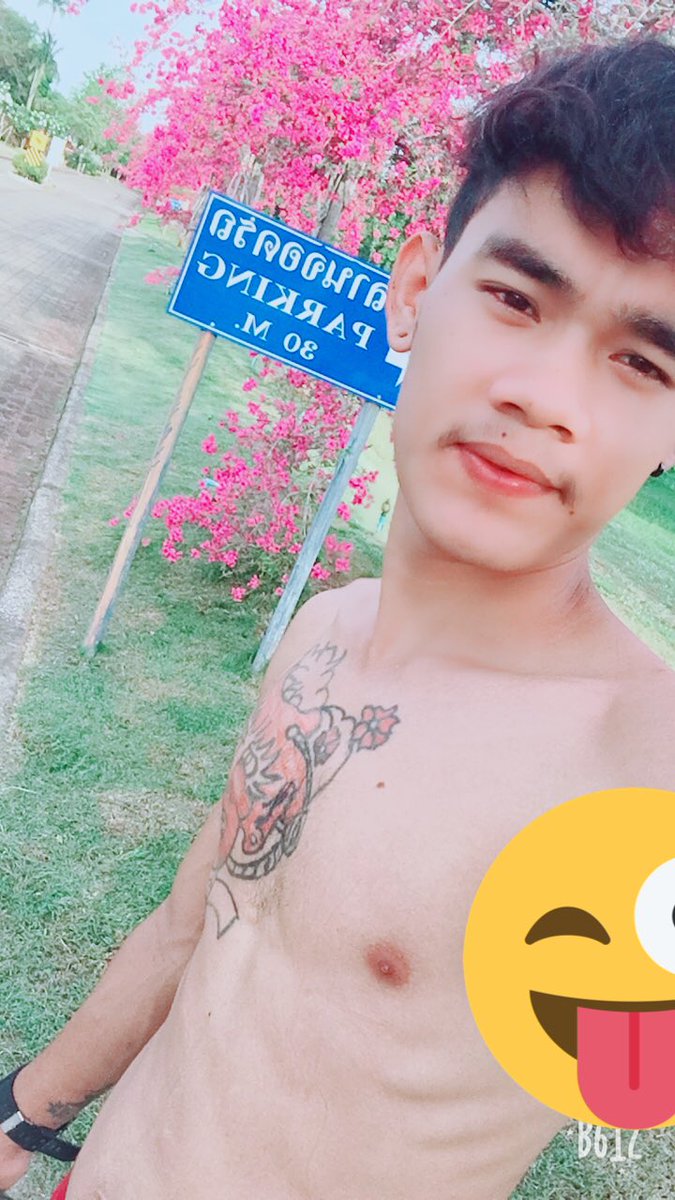 SawThuyaAung4's tweet photo. ေစာက္ရမ္းေတြ ခ်စ္ျပခ်င္ေနပါၿပီးေနာ္😂😂 https://t.co/gDK6mXtCUd