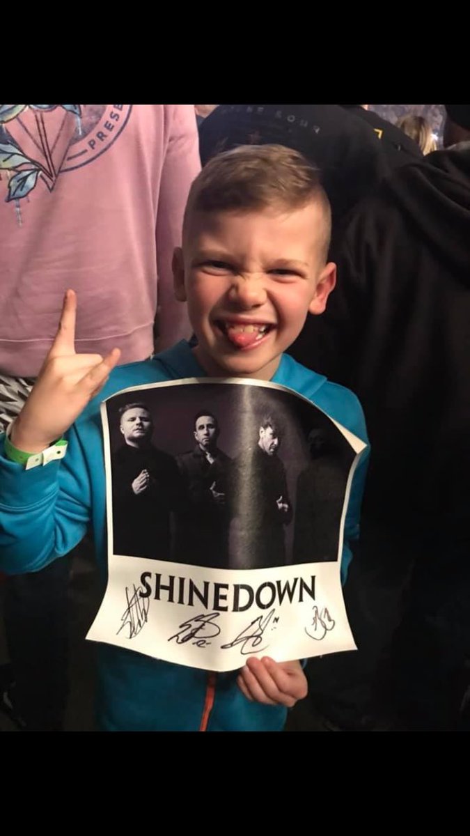 AlexWehrum's tweet photo. @Shinedown thanks for making my 8-year old’s night! https://t.co/Lw1KJcSMXY