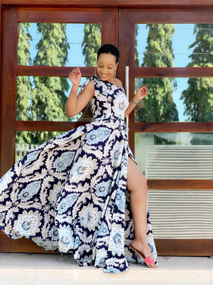 MalikaDesigner's tweet photo. Karbun mupate huduma nzuri ya nguo @TuliaAckson @wema_sepetu @wolperstylish_ @jokateM 

#Malika designer tuna Shona nguo za Kila aina https://t.co/o3uhoXndVG