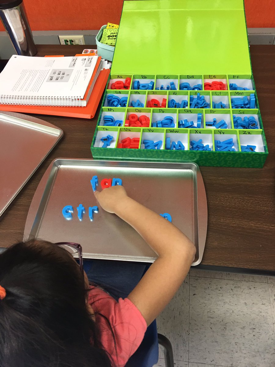 Mrs_Neal_ELL's tweet photo. I am so prud of my EL Kinders, they building words and reading them!! @JenniferConn08 #HornetsDeserveIt19 @SullyES_LCPS https://t.co/I9pZBAvRDy