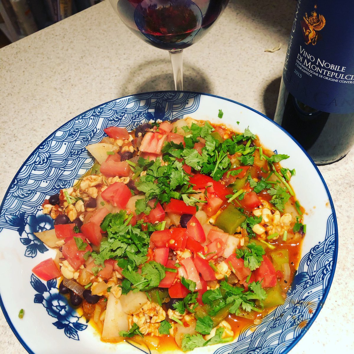 TamsinAstor's tweet image. Because even when you’re dining alone, it should be delicious, nourishing, prepared with love &amp;amp; care, and a riot of color, flavors, proteins (tempeh &amp;amp; black beans), and visually pleasurable! #plantbased #forceofhabit #habits  #selflove @SunBasketMeals thanks for the ❤️