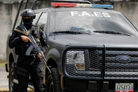 #26Feb 3 delincuentes abatidos por las #FAES dejó un secuestro en Valle Arriba #Guatire estado #Miranda

1 Angelo Manuel Blanco Sulbarán
2 Alias "Cara de lancha" (por identificar)
3 Sin identificar

3 armas de fuego recuperadas: 1 escopeta calibre 12 y 2 revólveres calibre 38