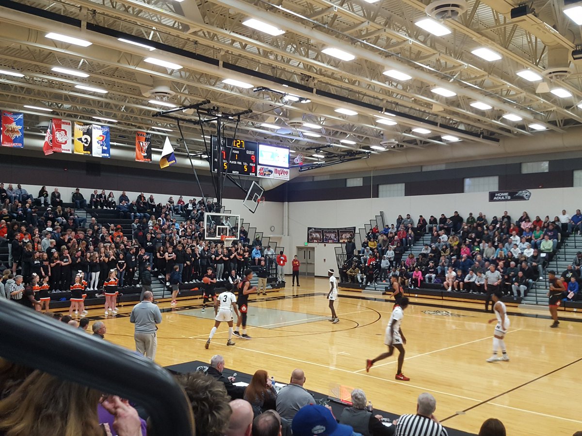 RichStoffers1's tweet photo. @ Ankeny Centennial watchg some future college stars play as visitg Ames takes on North Polar Bears wi the right to go to State Tourn. @ the Well ( 4A )!! I think the Rockets could beat either @beastmode1601 @KeeganSimons ! Ok, maybe not quite! #StateontheLine https://t.co/gBrYREa4Zt