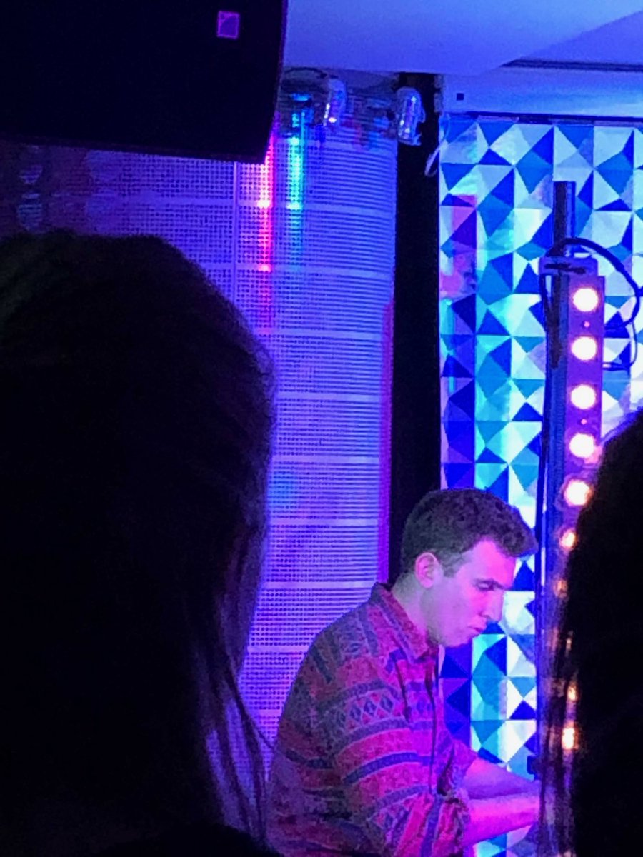 ⁦a joyous night of song ⁦<a href="/signalmusicals/">SIGNAL</a>⁩ with ⁦<a href="/V_Saxton/">Victoria Saxton</a>⁩ ⁦<a href="/sjpearse/">Susannah Pearse</a>⁩ ⁦@timpanitweets⁩ ⁦@MusicDJC⁩   ⁦<a href="/natashajbarnes/">Natasha Barnes</a>⁩ ⁦<a href="/james_penniston/">James Penniston</a> ⁦<a href="/RhysJenn/">Rhys Jennings</a>⁩ <a href="/TheoJamieson/">Theo Jamieson</a>⁩ ⁦⁦⁦<a href="/McKennaSusie/">Susie McKenna 🇺🇦 #FBPE #3.5% #NHSBlueHeart💙</a>⁩ hats off ⁦<a href="/AdamLenson/">Adam Lenson</a>⁩