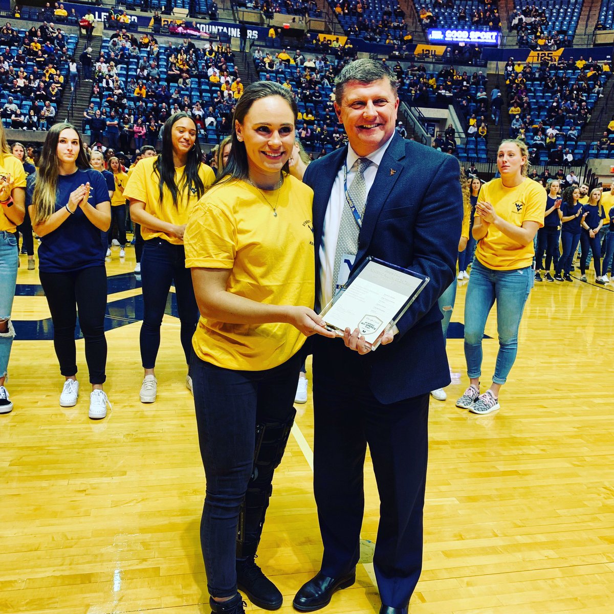Congratulations to senior Bianca St. Georges, who received her Google Cloud Academic All-America of the Year award tonight! 🤩🤩🤩
