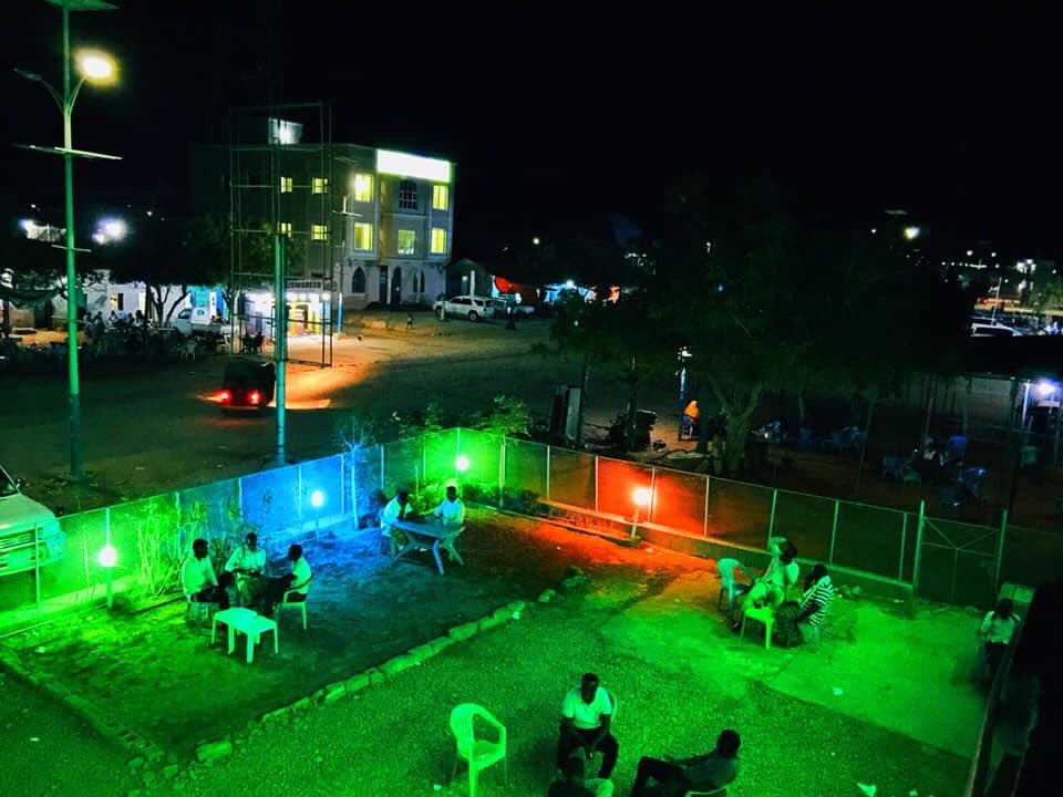 GalmudugDev's tweet photo. tonight and a cafeteria located in the state capital of #Galmudug state of #Somalia, #Dusmareb. 

a peaceful and prospering city located in the heart of Somalia.  

#Dhusamareb #Galgaduud #Soomaaliya. https://t.co/0En9KBMfiA