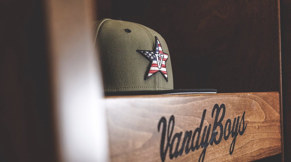 BasebaIILegend's tweet photo. These Vandy uniforms are sick😍❄️ https://t.co/hBJ8r4C7S5