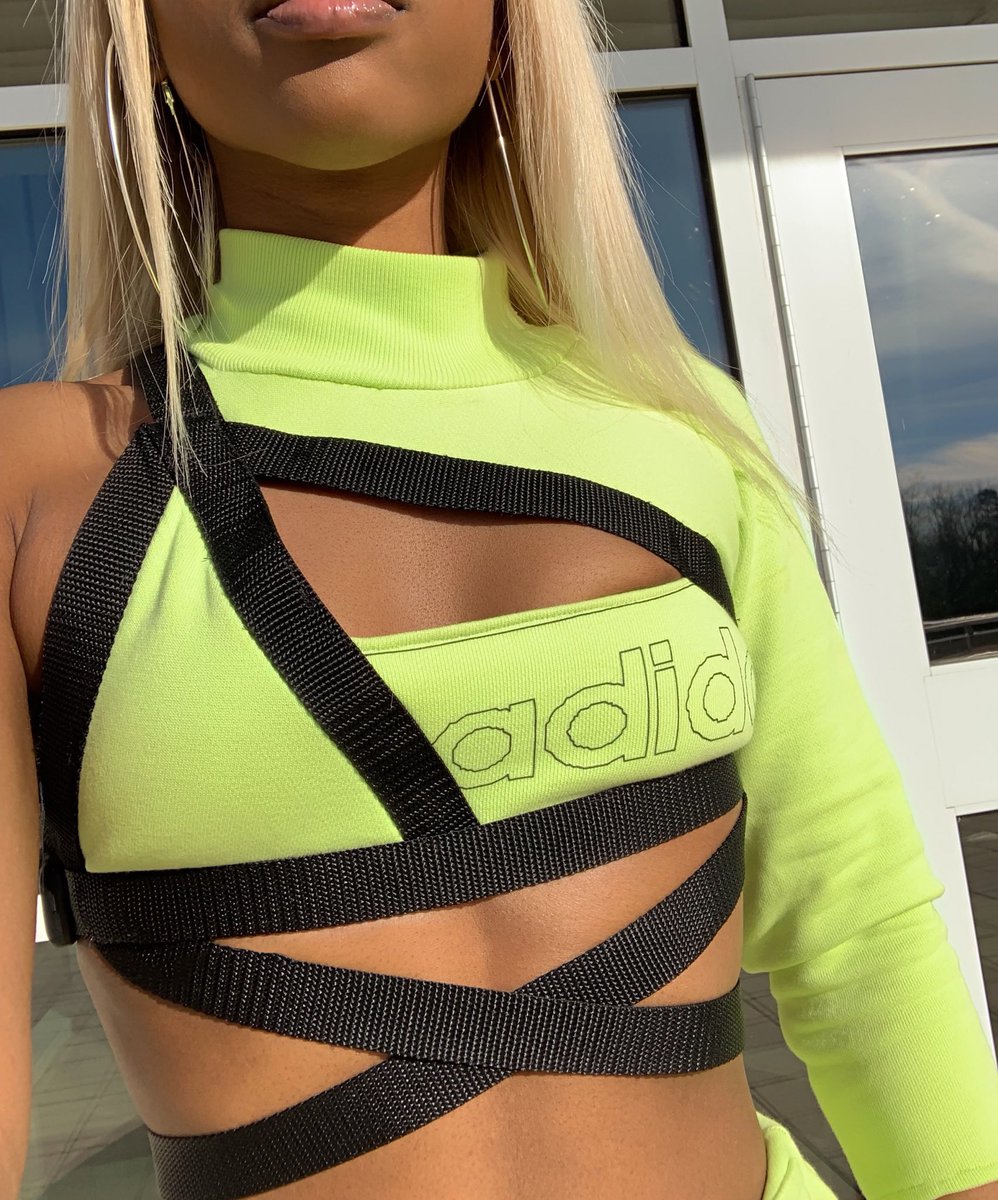 Chakierrah's tweet image. I made this set out of an adidas hoodie 🐍