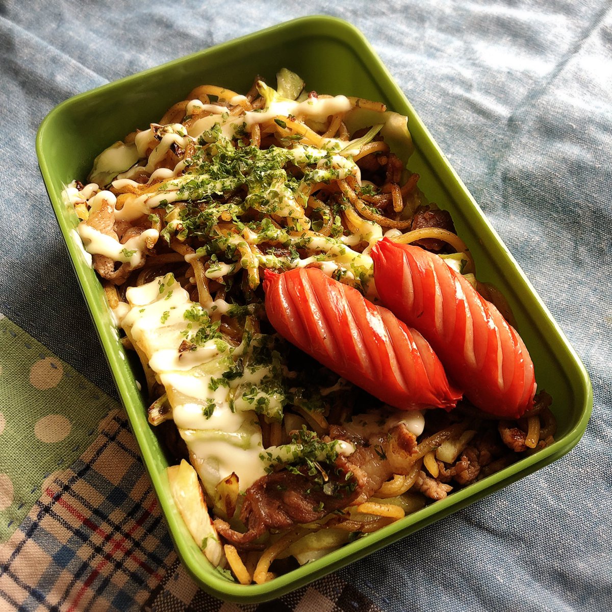 #今日のお弁当

感動の弁当の翌日
王子のお弁当→チビ助のお弁当にタグが変わりました
のんびり早朝マックしてたらご飯炊き忘れてた焼きそば弁当
 
皆さん引き続きシクヨロ

#中学生弁当 #チビ助のお弁当 #手作り弁当 #お弁当記録 #お弁当 #簡単弁当 #シングルマザー #おうちごはん #男子弁当 #ランチ