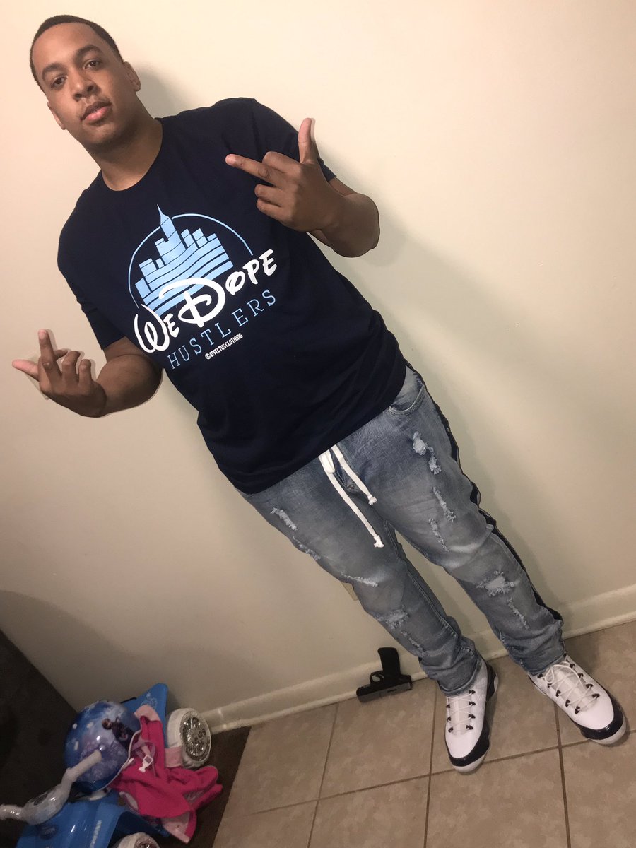 AobScottie's tweet photo. Probably Think I’m The Only One In This Picture 🤧🤝⛽️😁 https://t.co/88NbXTujPw
