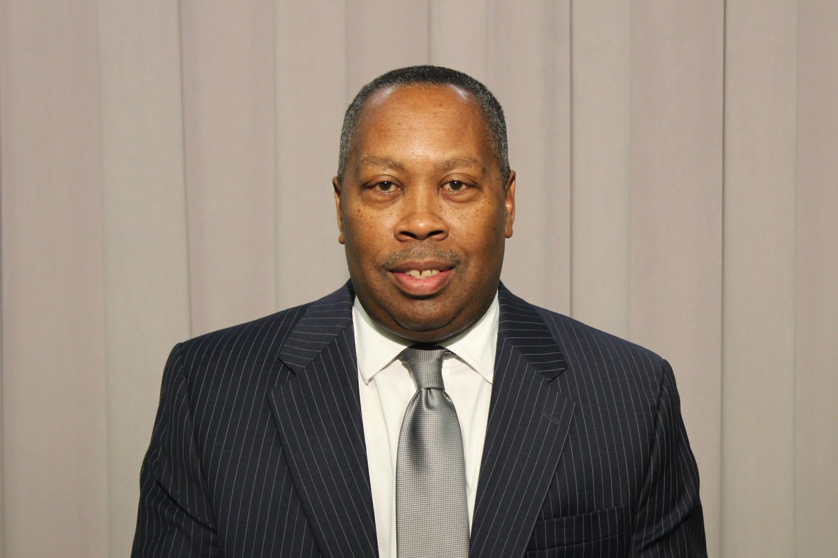 wsfcs's tweet photo. The WS/FCS Board of Education has approved a contract for an Interim Superintendent. Dr. Kenneth Simington, current Deputy Superintendent, will serve as interim as the board begins the national search for a permanent replacement. Read more here  https://t.co/9iFJLbo3l8 https://t.co/nlMMbyoP99