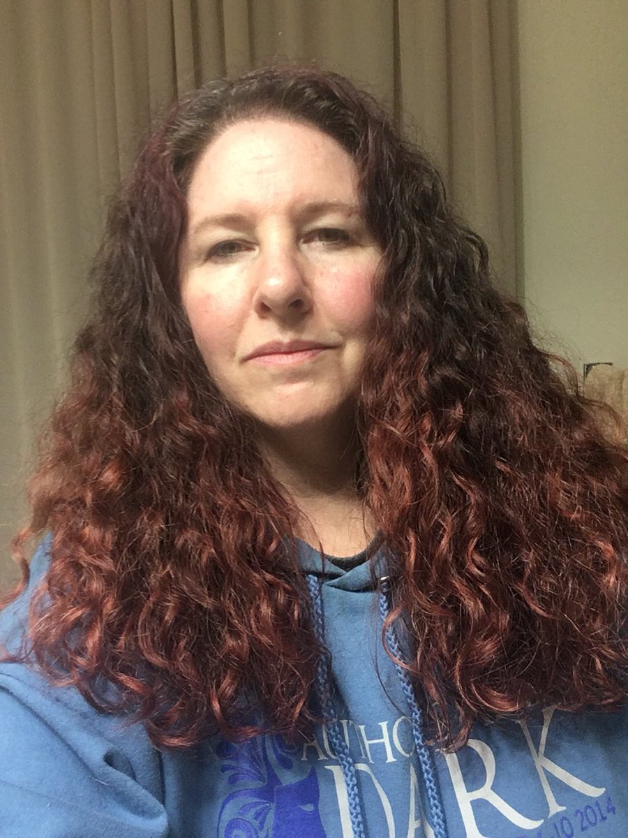 Brandy_W's tweet photo. Before and after with @madisonreedllb I would definitely use again. Smell was nice. Easy to rinse out. Box had everything I needed. #grey #colored #looksmuchbetter https://t.co/kmzPblH4eC