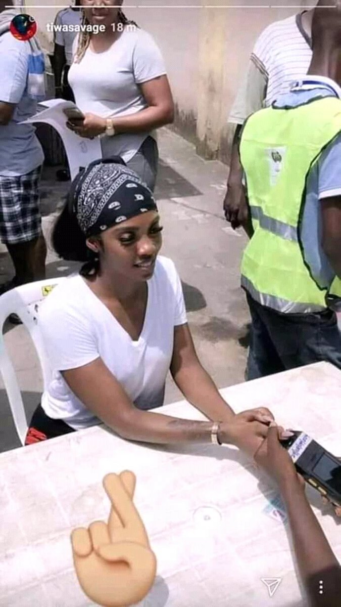 sugarwezy's tweet photo. @Mihrabell @iam_Davido We know u get work...
Work boy like u
But our own African queen
@TiwaSavage voted and defended her vote
U way carry PDP for head come dey work..
Who are u deceiving sir worker https://t.co/YV2n7oZBJp