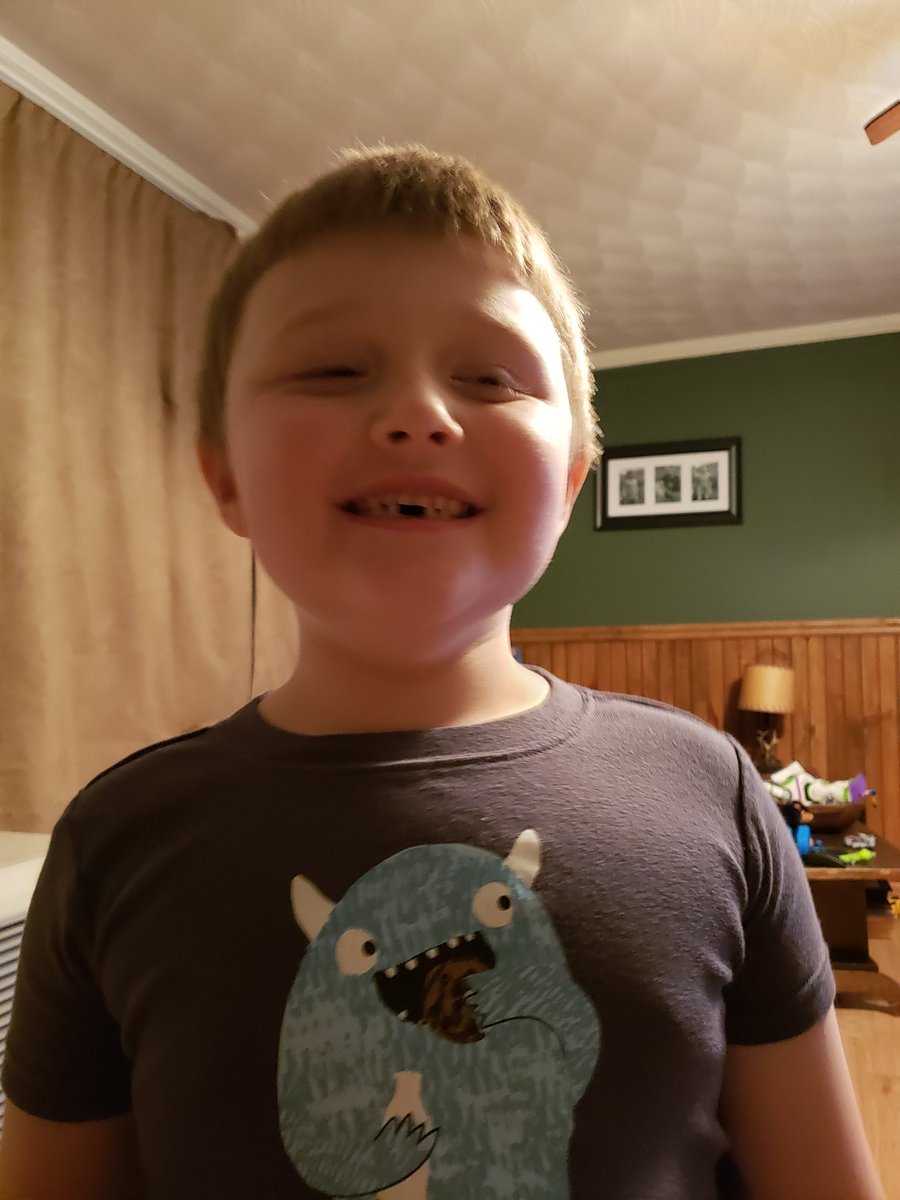 RSJGreene88's tweet photo. Jackson lost his 2nd tooth. https://t.co/AGwFQ1q1eo