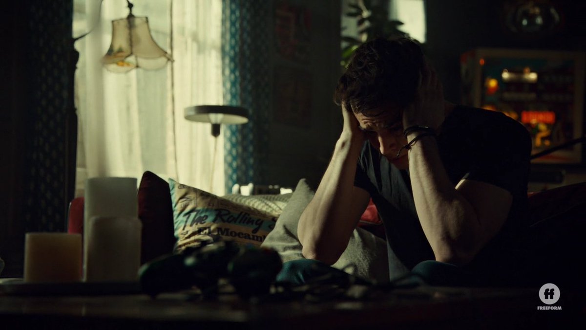 jassluvclace's tweet photo. Simon broke my heart!!💔💔😢😢 #Shadowhunters https://t.co/As3pUNE823