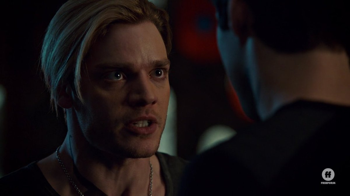 jassluvclace's tweet photo. This parabatai scene!!😫😫 #Shadowhunters https://t.co/IfY8DmmXji