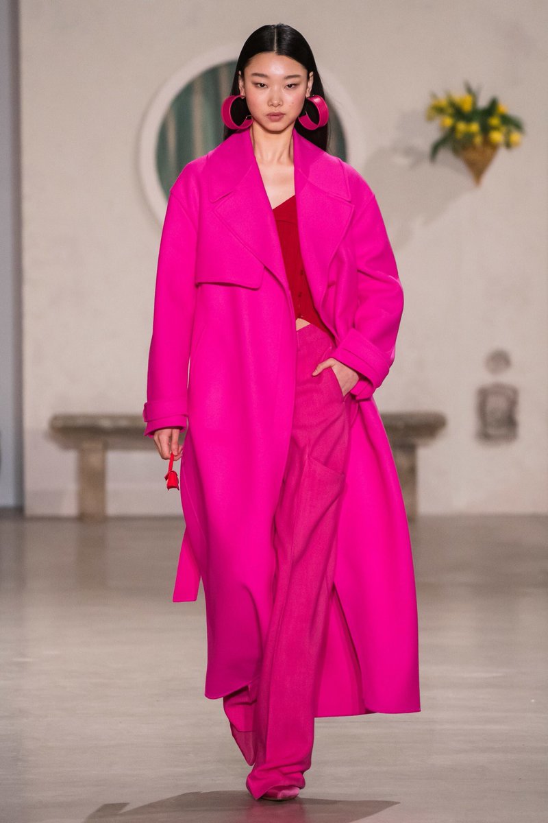 dongolightly's tweet photo. cita este tweet con lo que le cabe a este bolsito de jacquemus https://t.co/naKDOHK85b