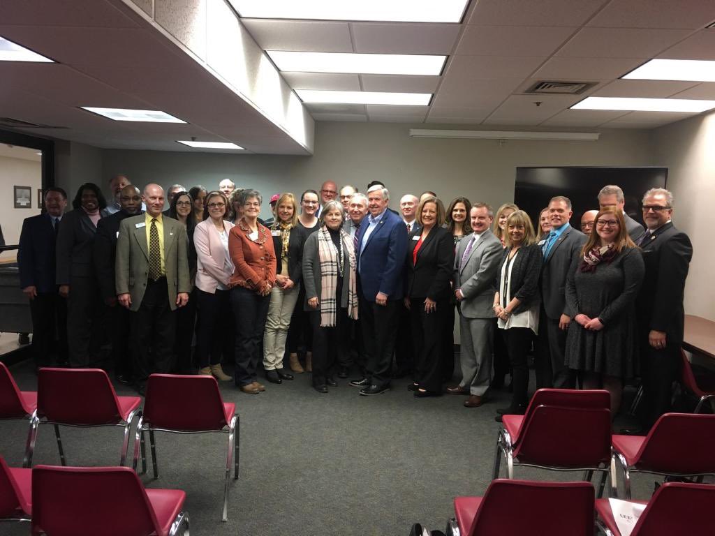 SouthKCChamber's tweet image. We were fortunate to have an opportunity to meet with @GovParsonMO today!  #TransportationInfrastructure #WorkforceDevelopment @raytownchamber @IndepChamber @gmochamber @BlueS_Chamber @lsummitchamber