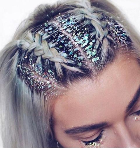 Lucilavazquez24's tweet photo. Chicasss! Voy a estar haciendo trencitas para upd y demás, solas $50 y con glitter(también para rostro, varios colores) o accesorios $75, cualquier modelo! Consultas al md📩. También si me pueden ayudar a difundir este emprendimiento sería genial!❤️ https://t.co/jPx2t0rM36