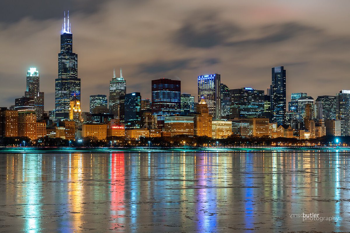 Nights In White Satin - Chicago on Tuesday Night. #news #weather #winter #chicago #ilwx
