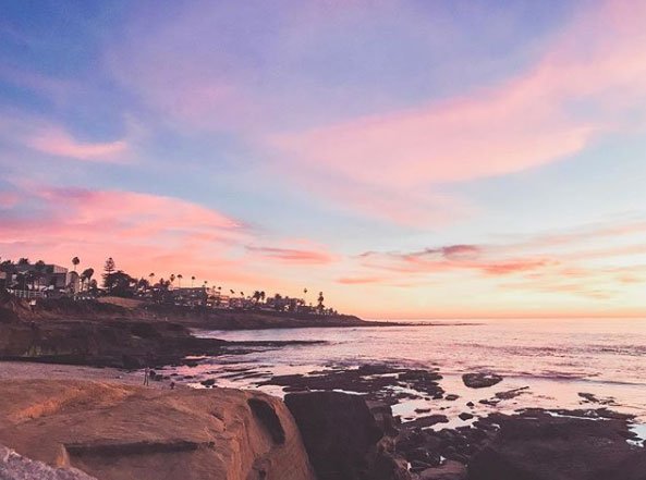 LJcovehotel's tweet photo. We love our cotton candy skies. 💕Where's your favorite spot to watch a La Jolla sunset? You can find us at our spot - up on our rooftop.   
📷--->@erikalynnn https://t.co/F6MlduibVB