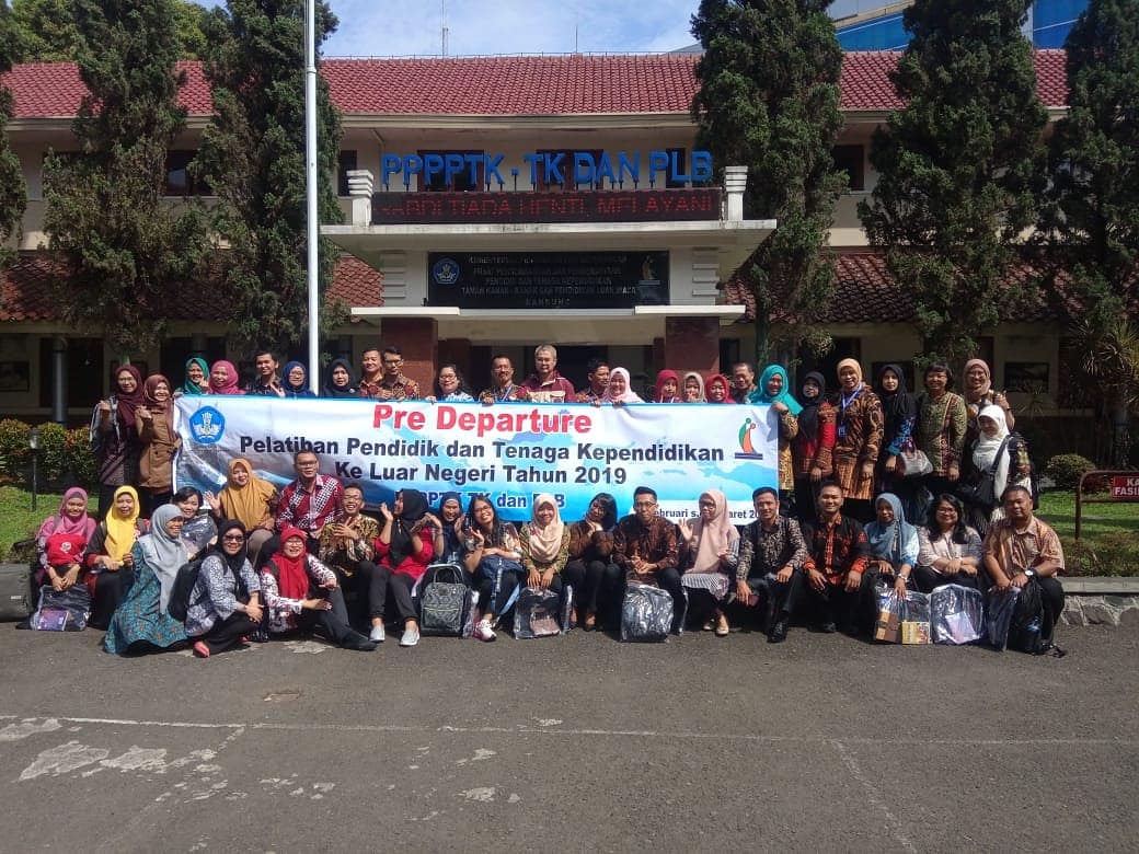 bbgtk_jabar's tweet photo. #SahabatLuarBiasa, PPPPTK TK dan PLB ikut ambil bagian dari Program 1000 Guru Belajar ke Luar Negeri Kemdikbud. Sebanyak 50 pendidik dan tenaga kependikan TK dan PLB diberangkatkan ke Korea Selatan dan Malaka. Selengkapnya, simak terus akun medsos kami ya ! https://t.co/ow4KgS2Qdg