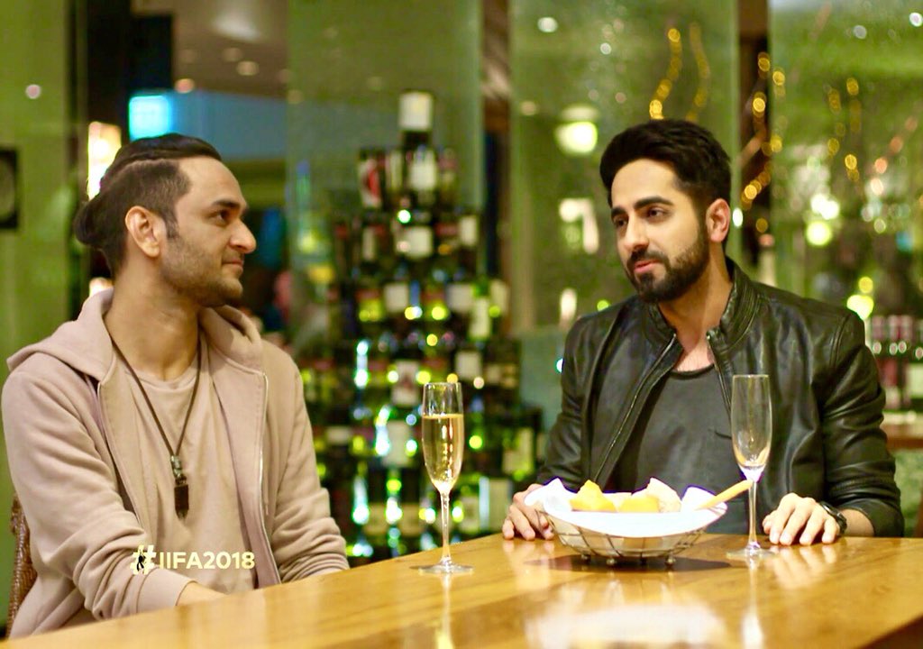 sleepy_moni05's tweet photo. #Throwback
@lostboy54 with @ayushmannk ๐ during #iifabuzz
#VikasGupta #AyushmannKhurrana https://t.co/kh4d6EQ0to
