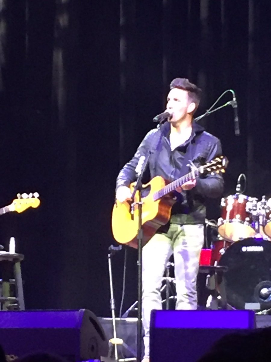 EZGOvehicles's tweet photo. Here at the @theryman with Jake Owen and @CMAA members rocking out! #textrongolf #networkingevent2019 https://t.co/klYRUa2Xht
