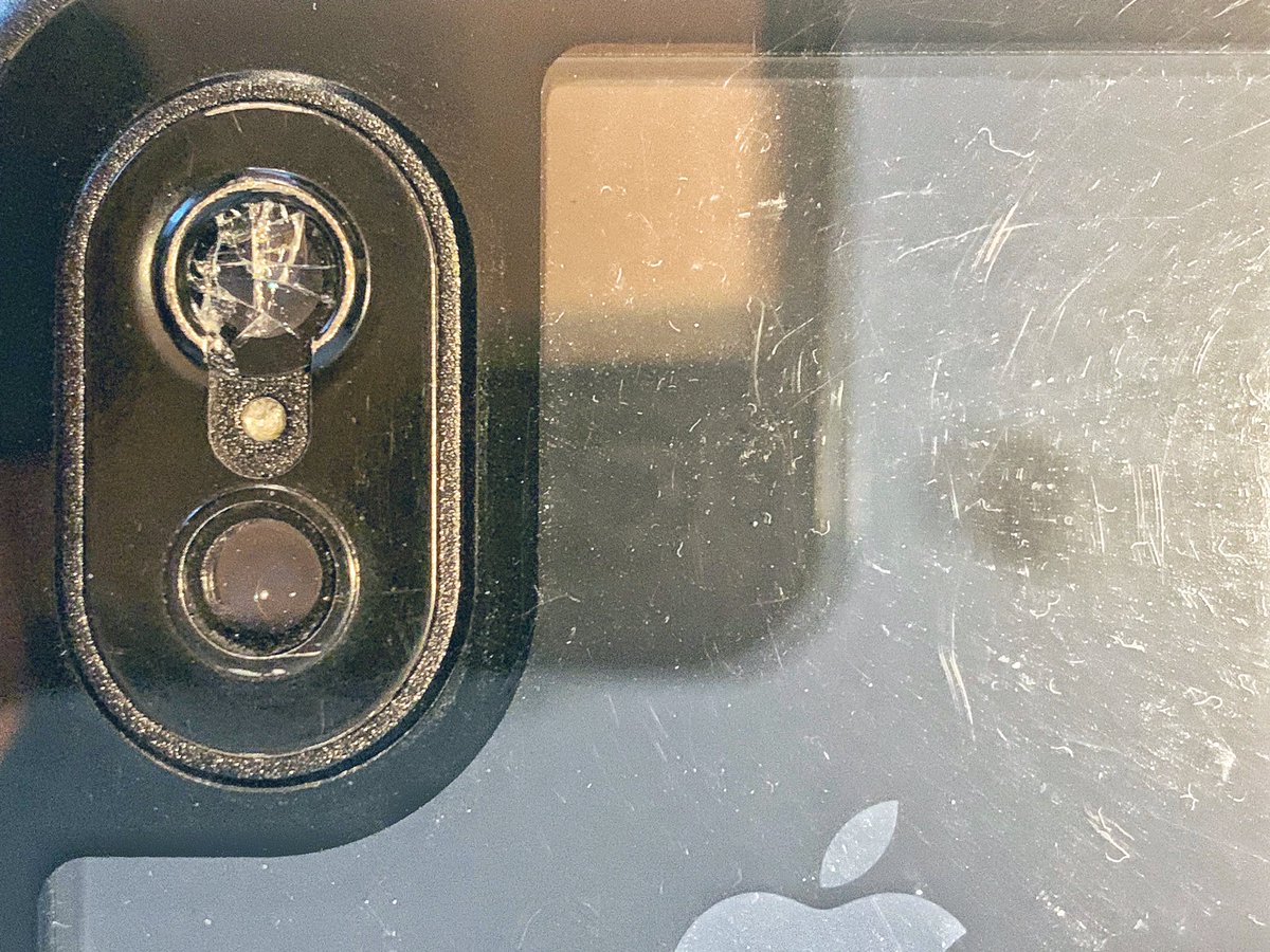 CharlieMilton's tweet image. My @hitcase couldn’t take a hit!
Seems the #hitcase isn’t quite as drop-proof as advertised😫. Definitely bummed, #iphoneXs dropped from bathroom counter to the tile and somehow shattered the lens. 📱
Hitcase definely feels more solid than #lifeproof but never had any issues.