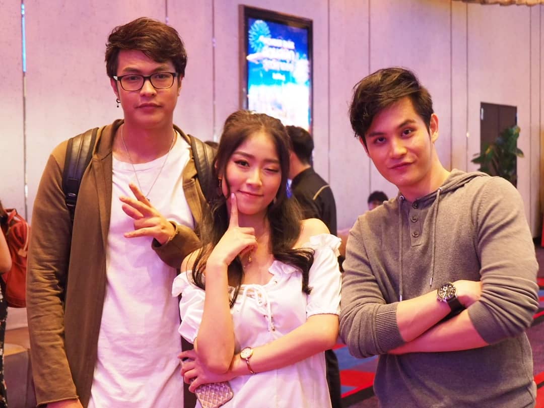 Maxaf12official's tweet photo. พี่ๆน้องๆ 😆

#ข้าวตราฉัตร
#maxapisorn #maxaf12 #af12 #truefantasia #iam #maxaf12_official #LoveRepeat #ขอโทษในใจ @MaxAF12 @PloysaiAf12 @focus_kittikun https://t.co/EuCW8ebYOS