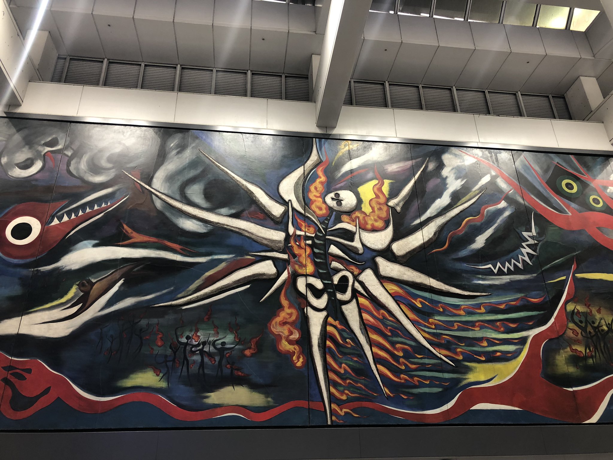 ジュリー ところで昨日観た渋谷駅の壁画の岡本太郎の絵が今さらながらスゴイ迫力だったので見て 戦争 死の天使 最後の審判を連想してしまった私 T Co Dqlfuw9zg9 Twitter